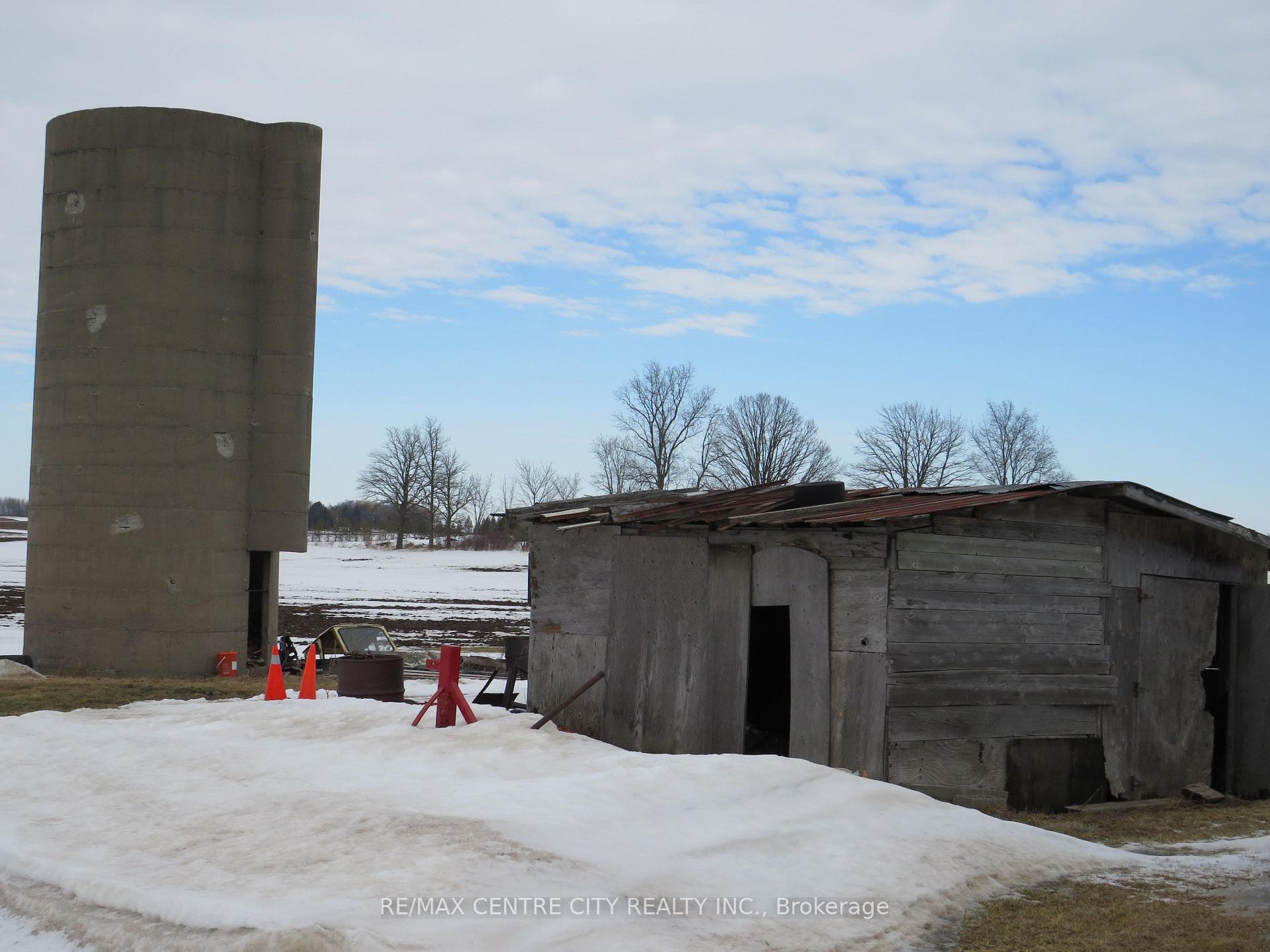 4462 Egremont Drive photo 2