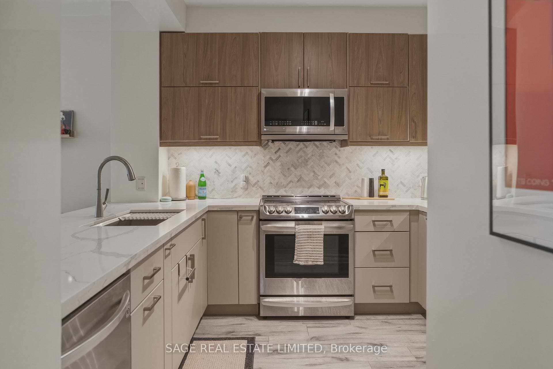 88 Broadway Avenue Unit 207 photo 5