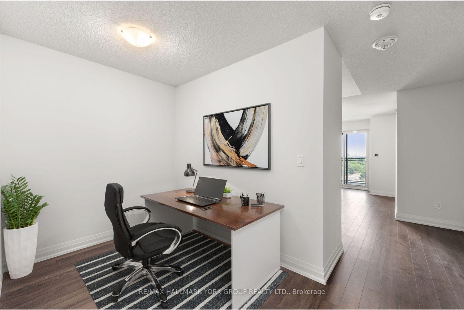 20 Meadowglen Place Unit 903 photo 4