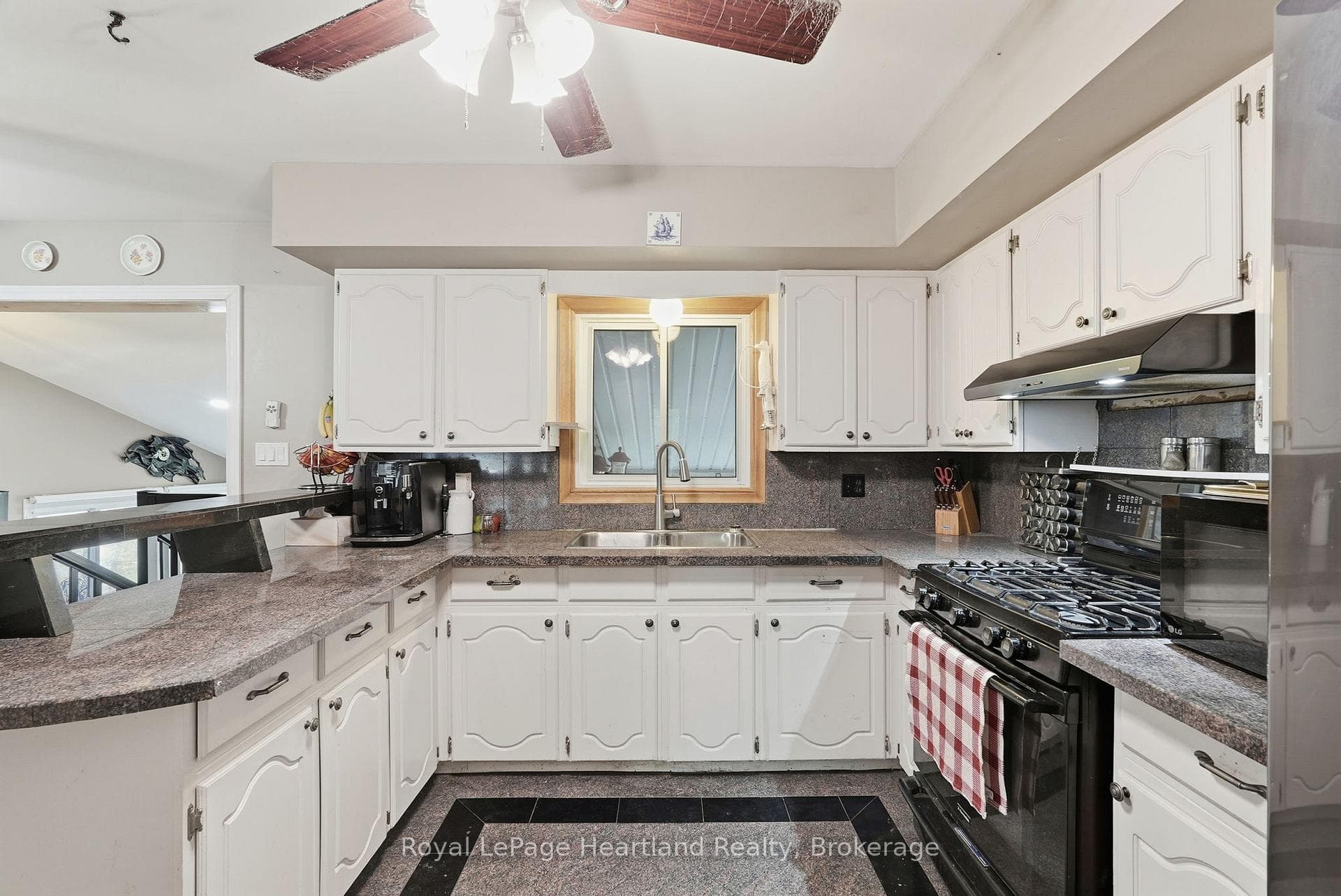 292 Wellington Street photo 7