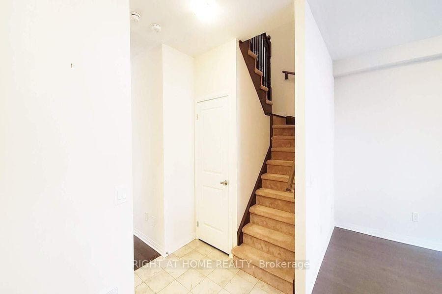 4062 Maitland Street photo 9