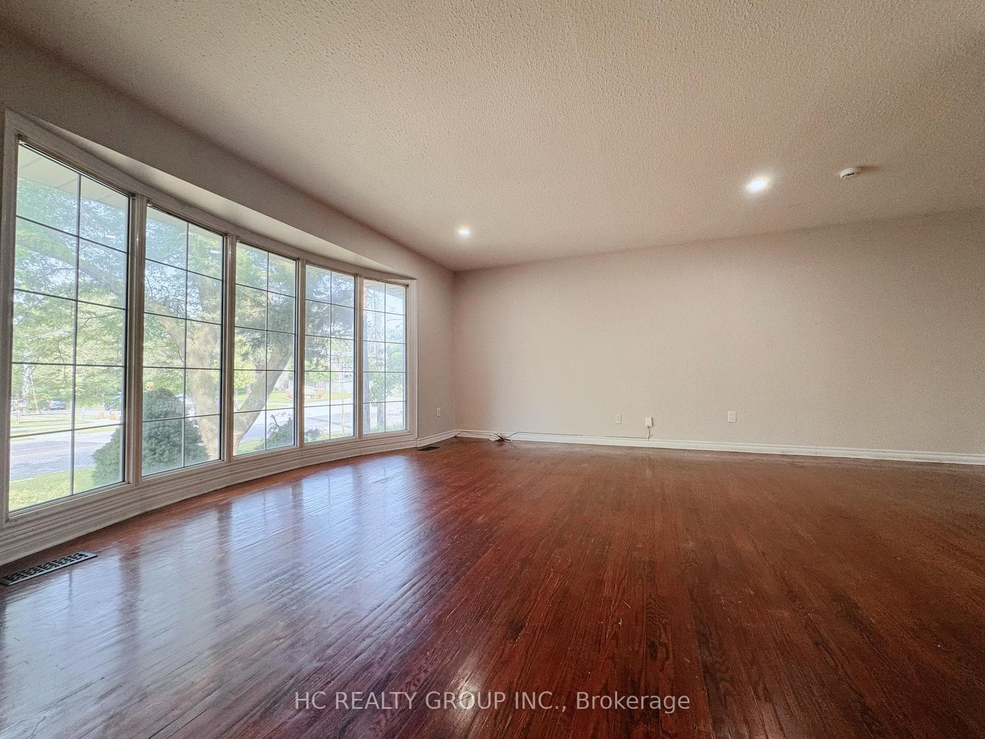 31 Roanoke Road photo 3