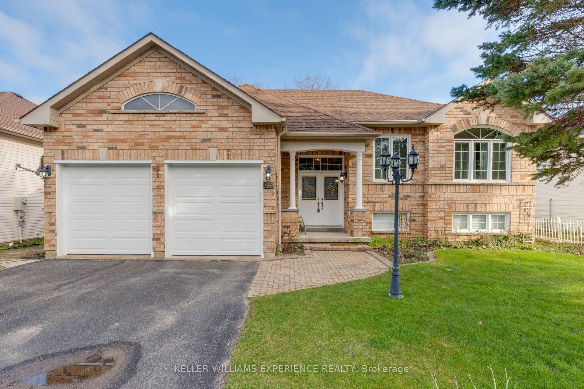 45 BUSH Crescent photo 1