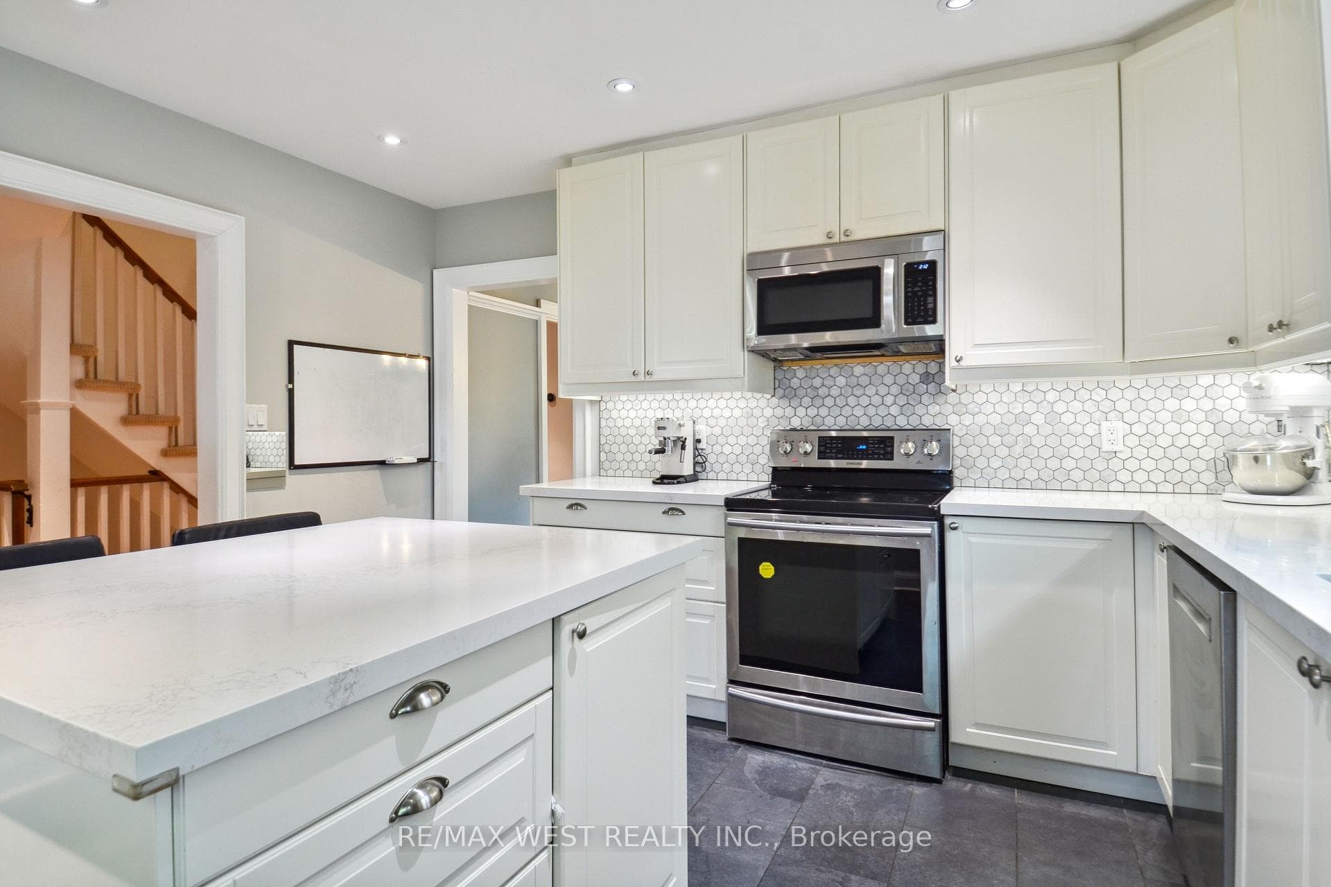 8 Macdonald Avenue photo 8