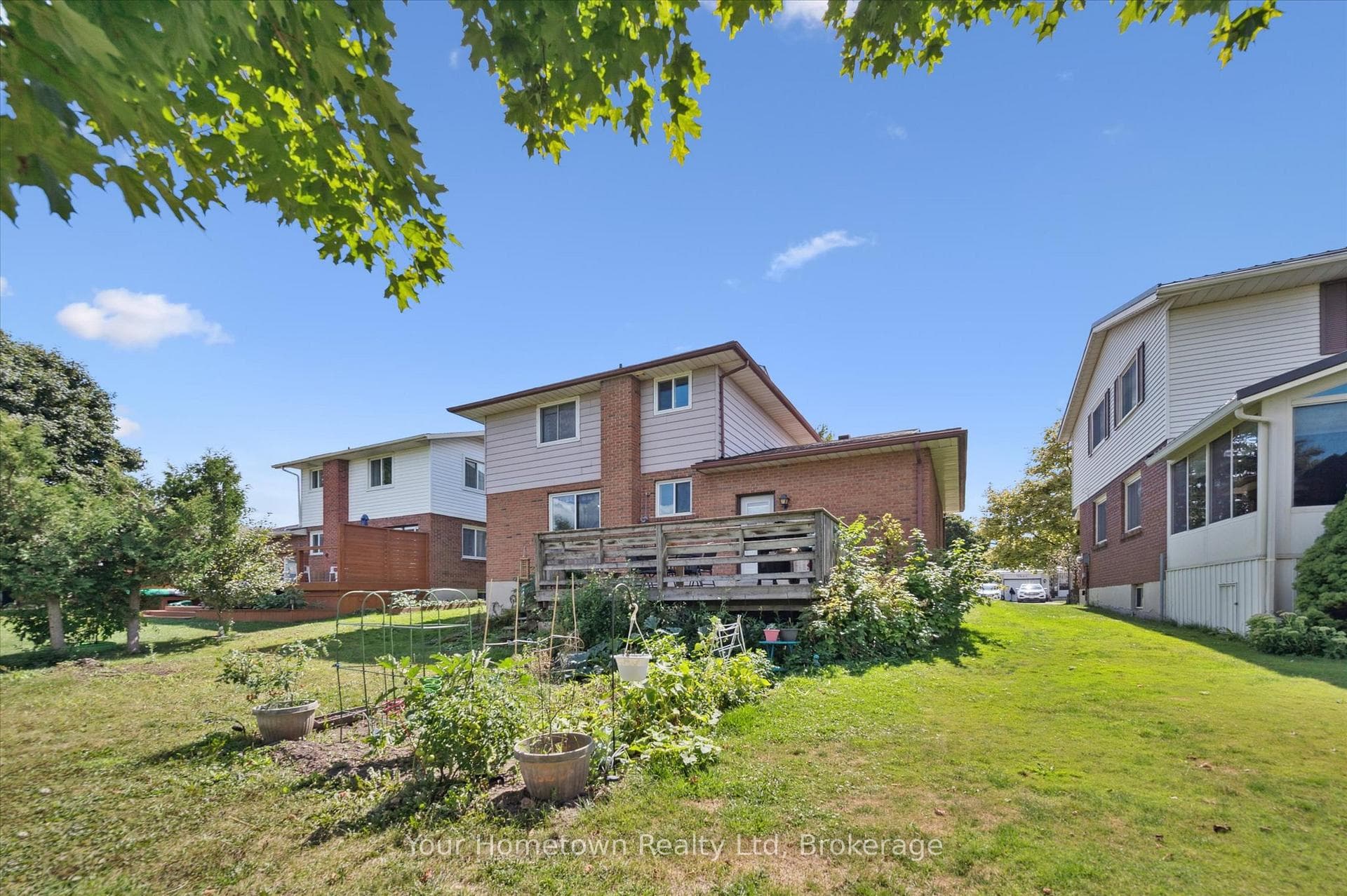 665 Raglan Street photo 33