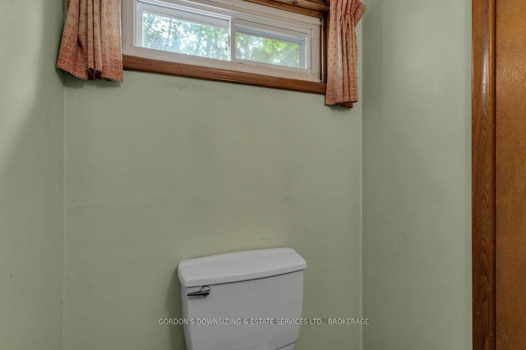 107 Queen Mary Road photo 34