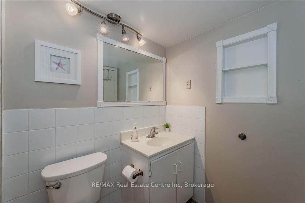 111 SANDERSON Drive photo 17