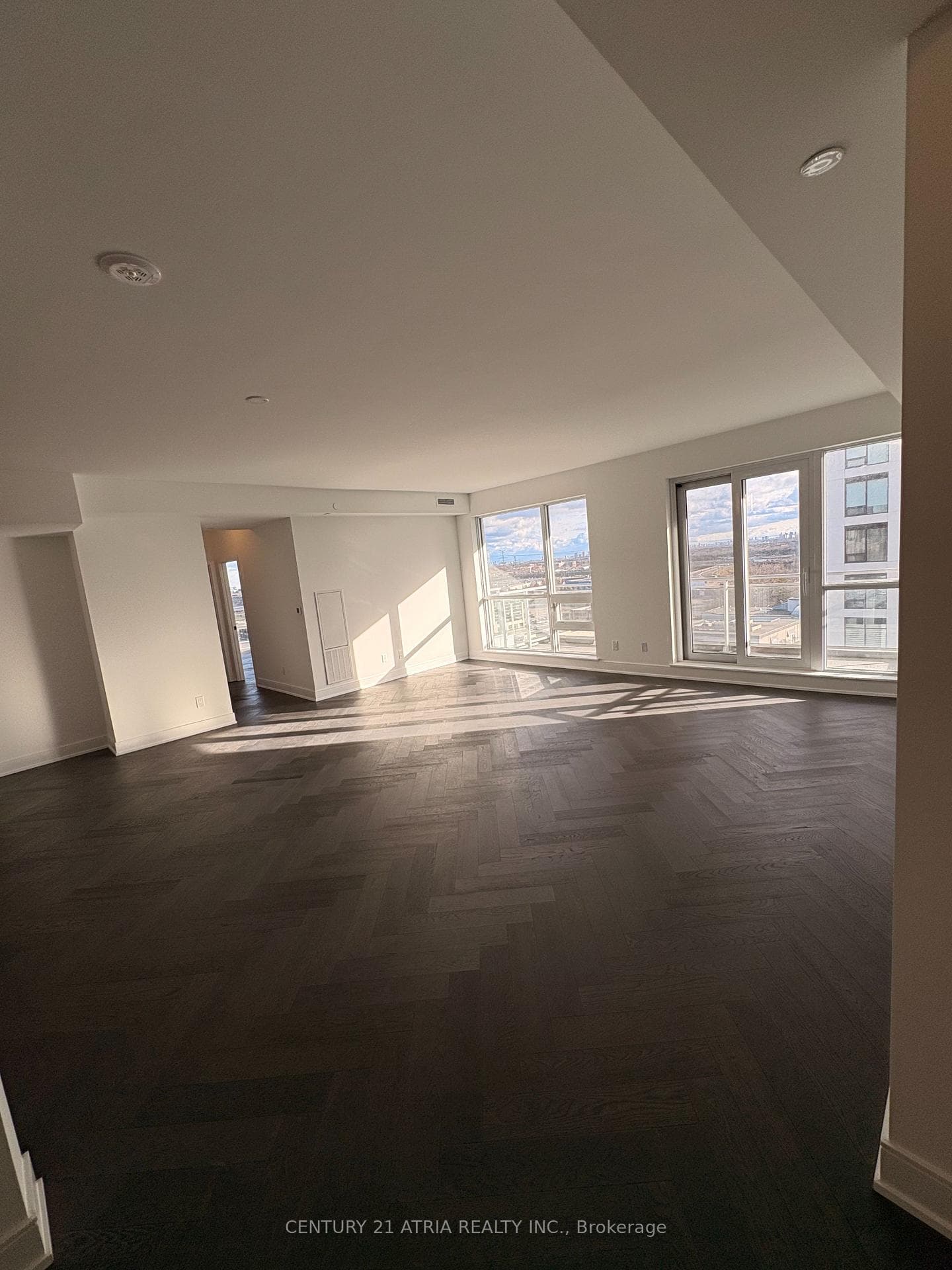8888 Yonge Street Unit 1005 photo 3