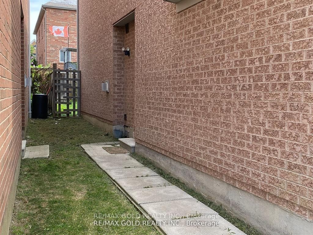 27 Middlecote Drive Unit Bsmt photo 9