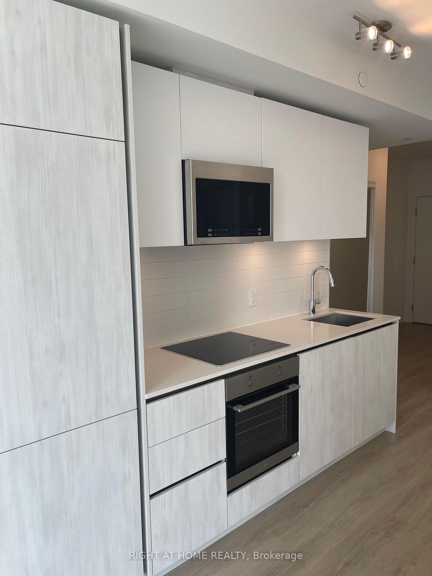 28 Widmer Street Unit 3720 photo 8
