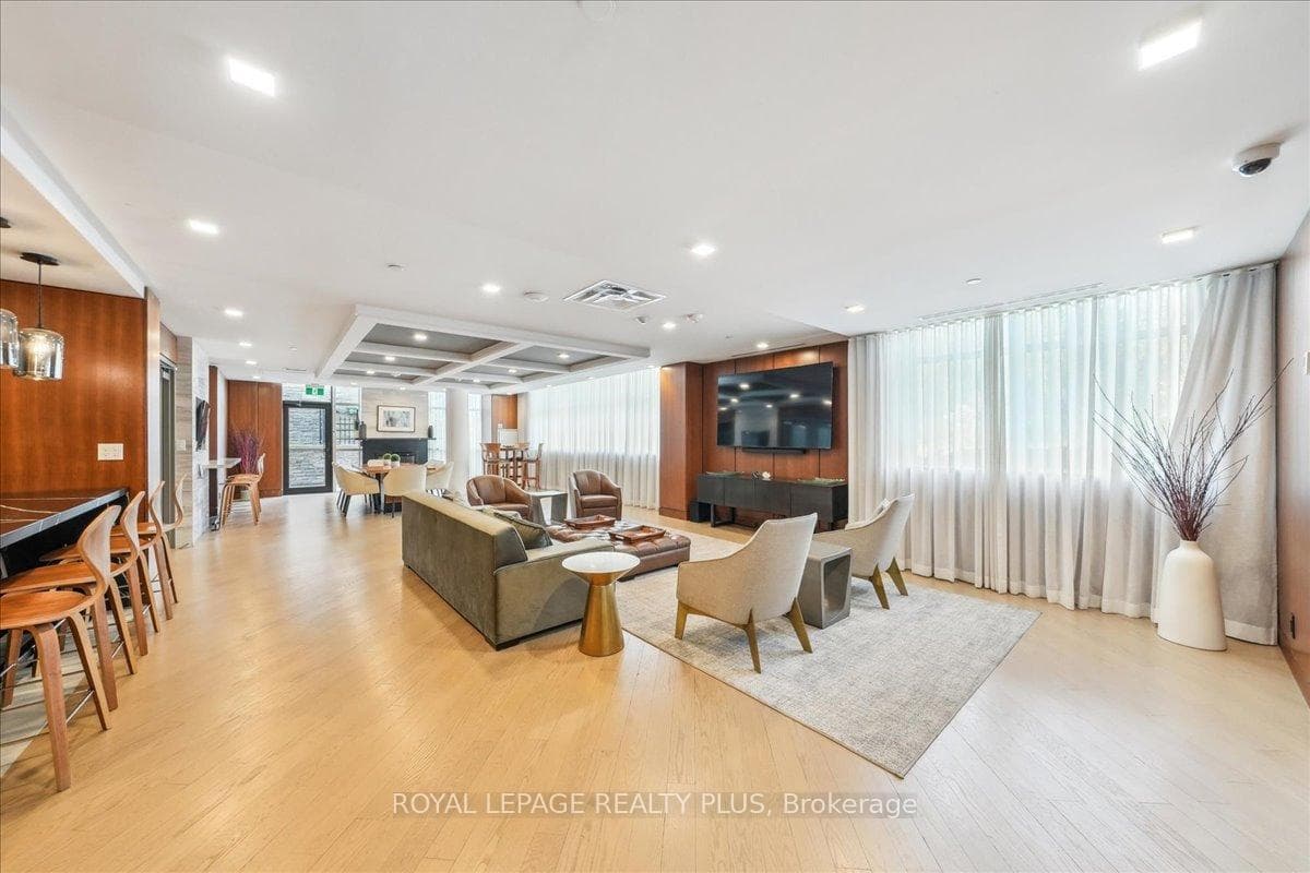 1575 Lakeshore Road Unit 117 photo 33