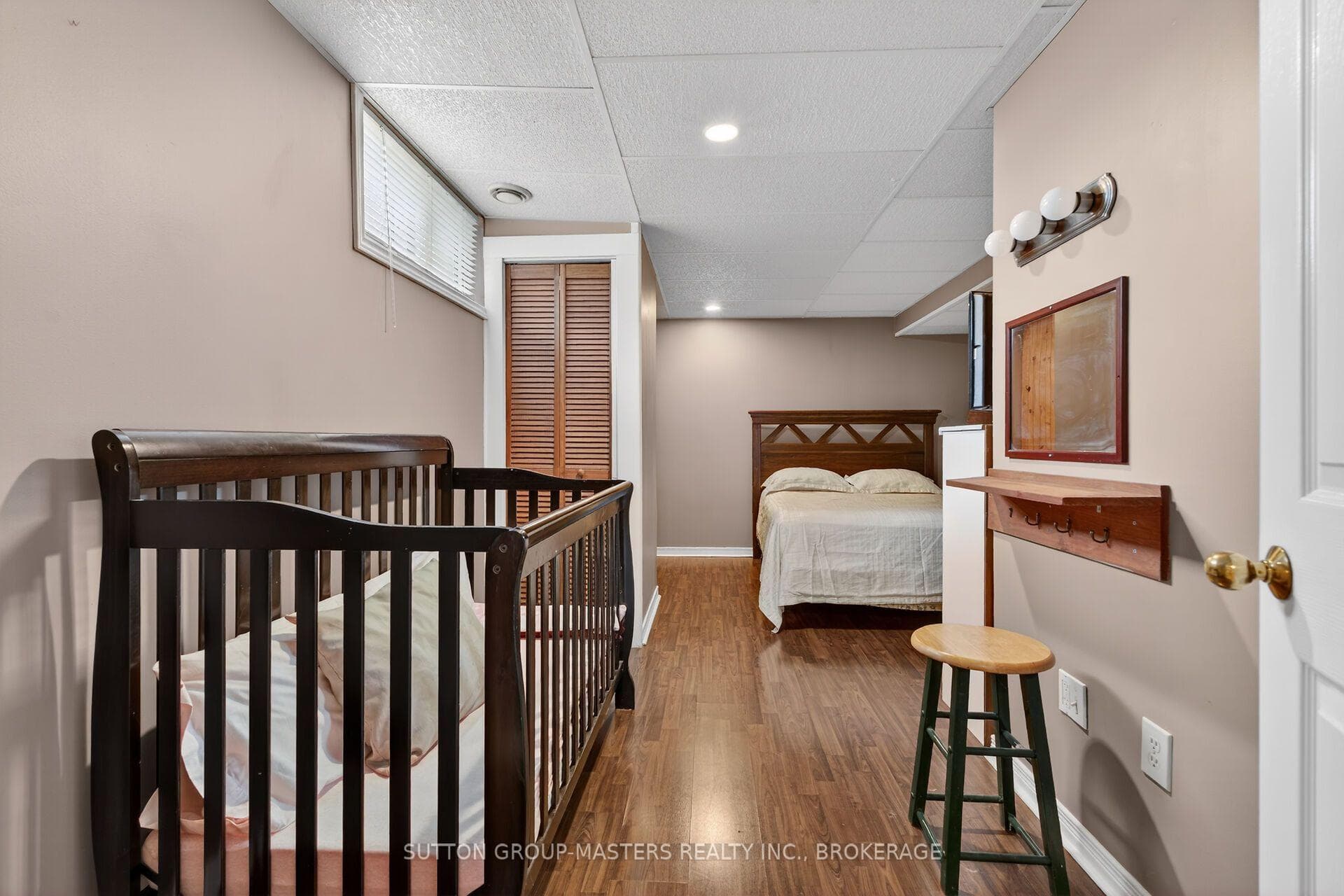 1080 Palmerston Crescent photo 28
