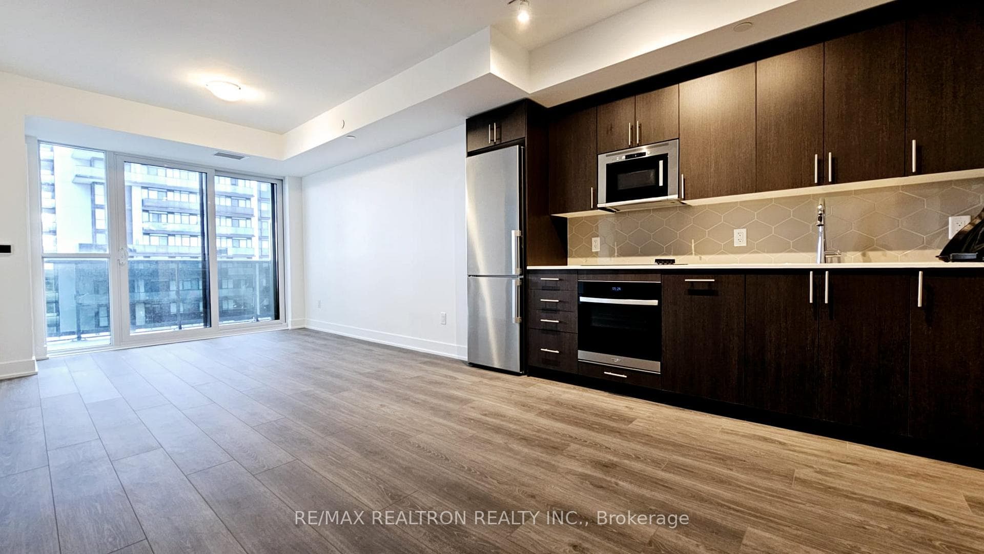2545 Simcoe Street Unit 2014 photo 5