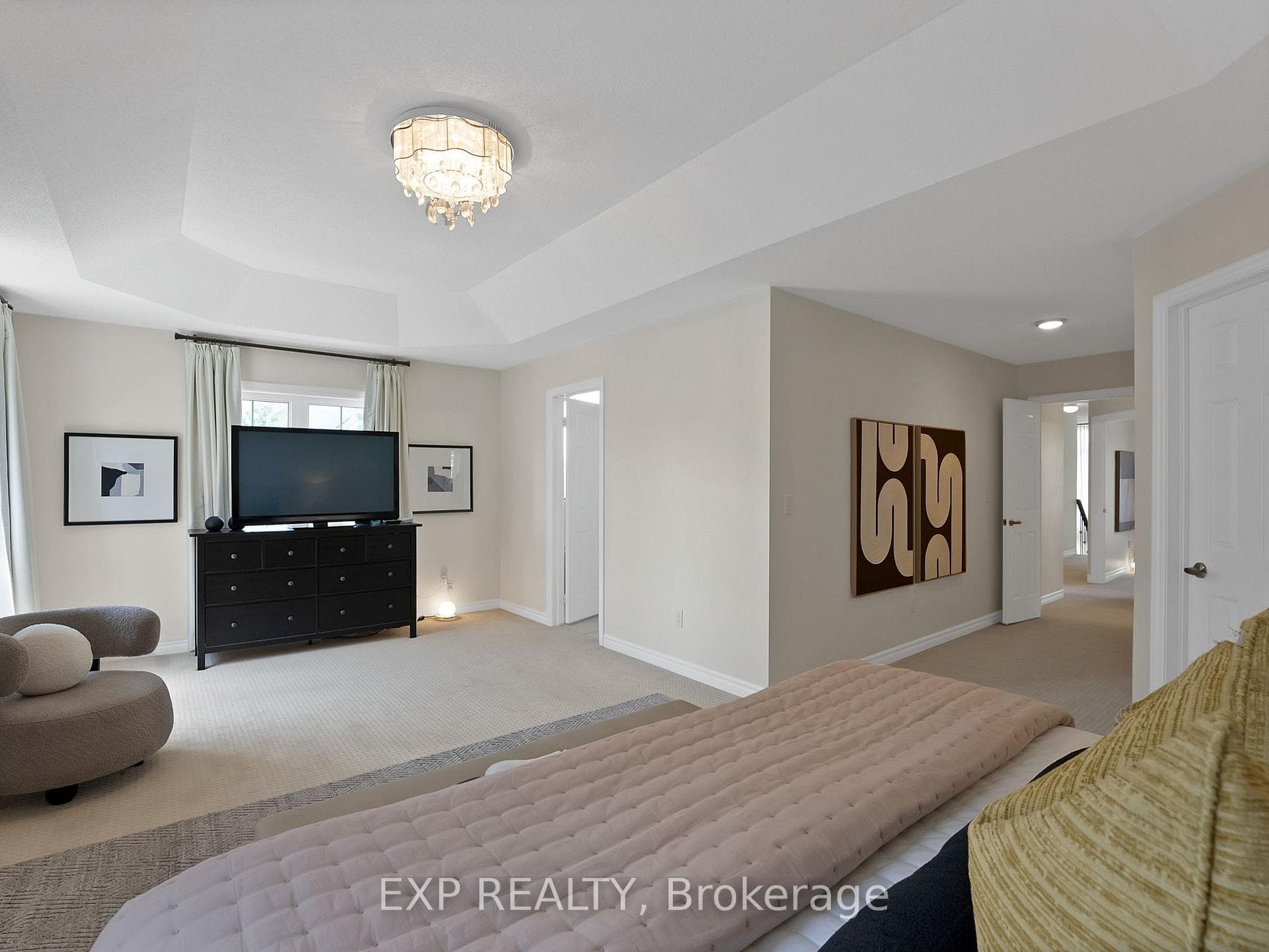 51 Living Crescent photo 26