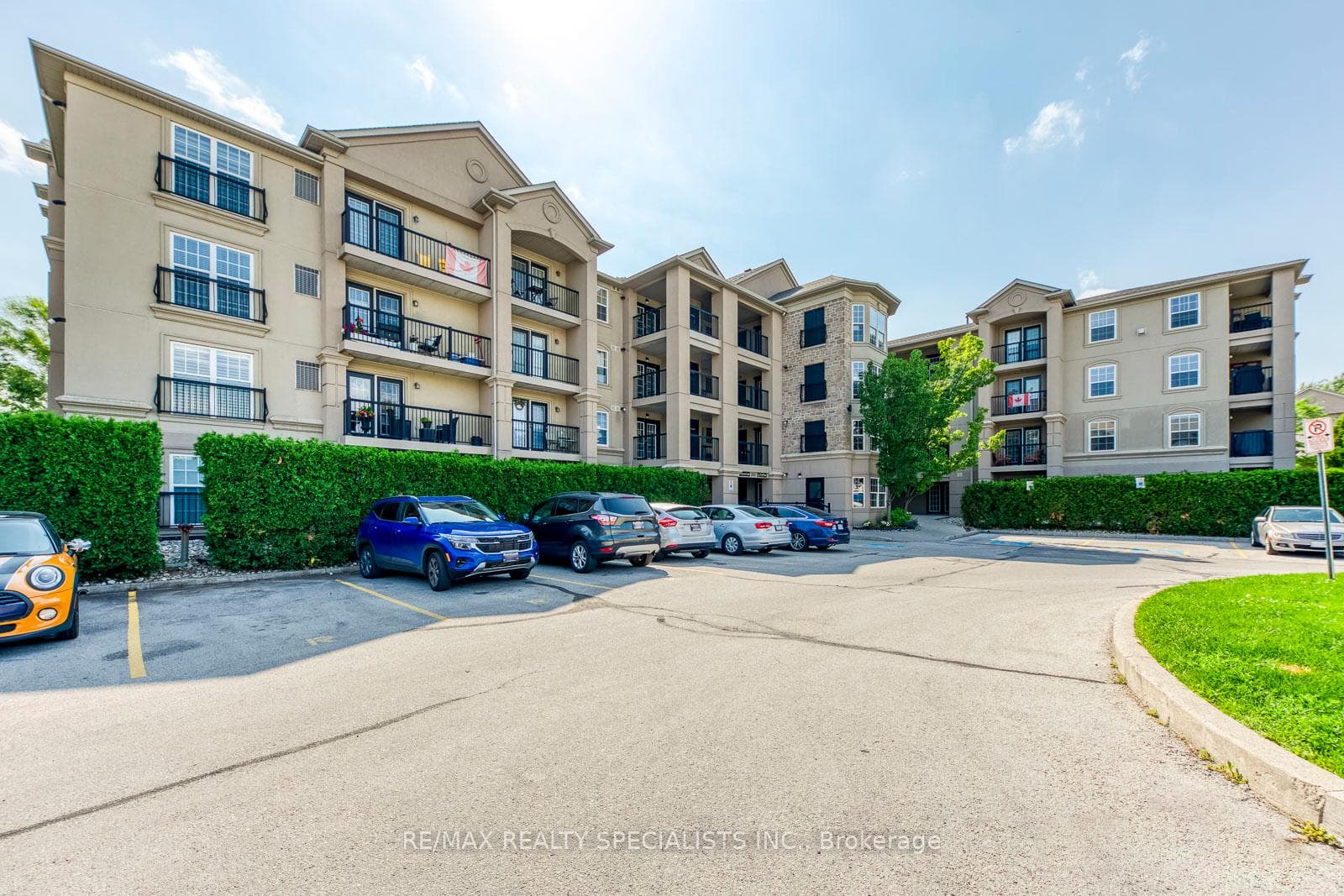 2035 Appleby Line Unit 308 photo 1