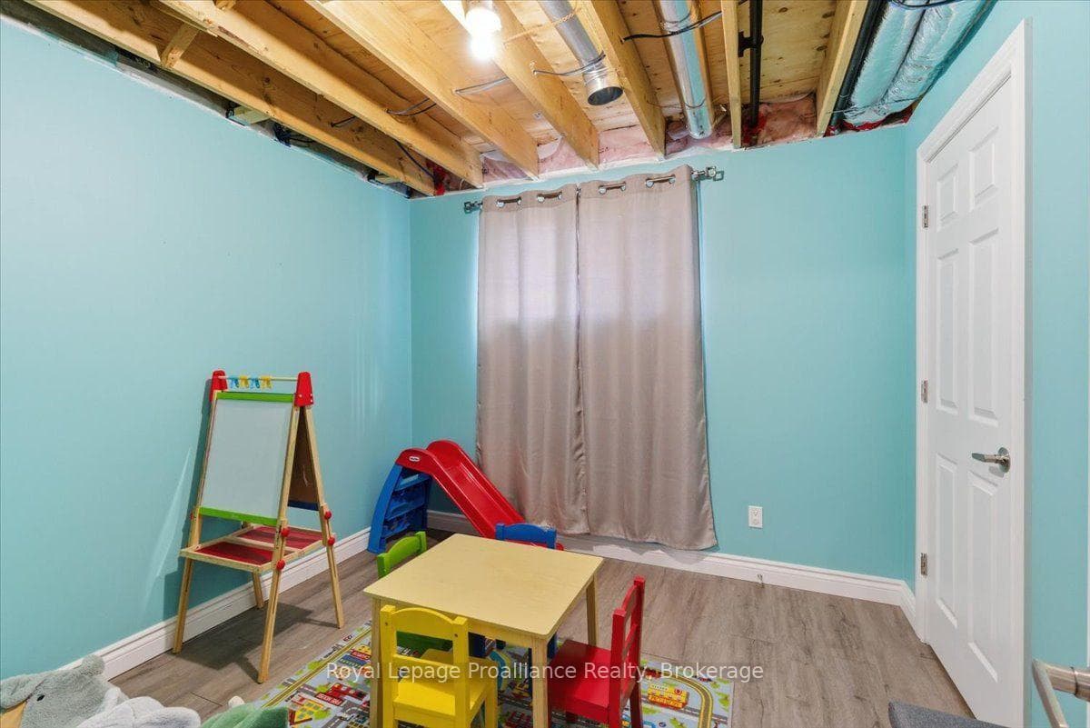 31 Dewal Place photo 42