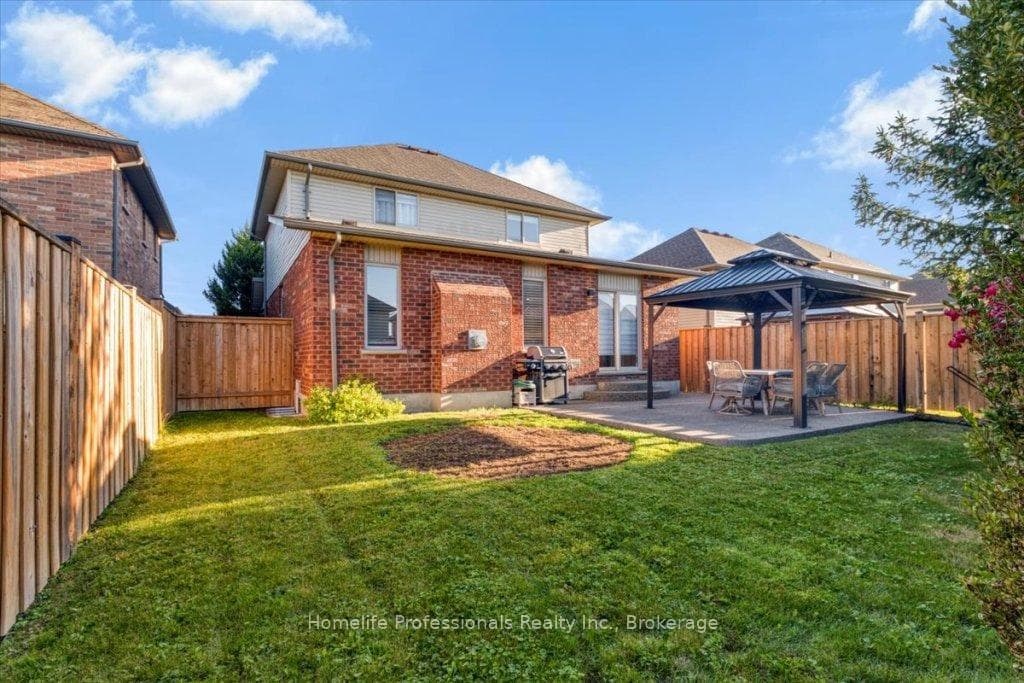 43 Switzer Crescent photo 8