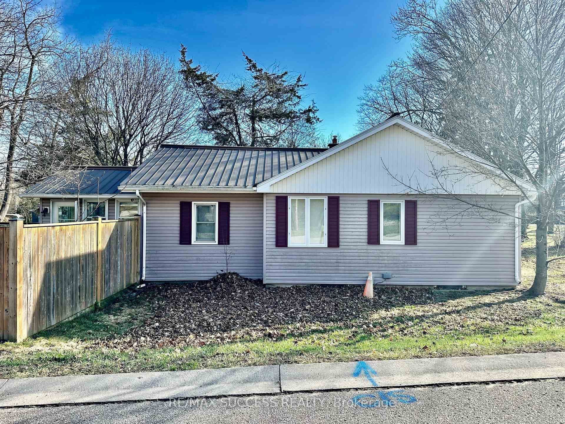 738 MOUNT PLEASANT Road photo 25