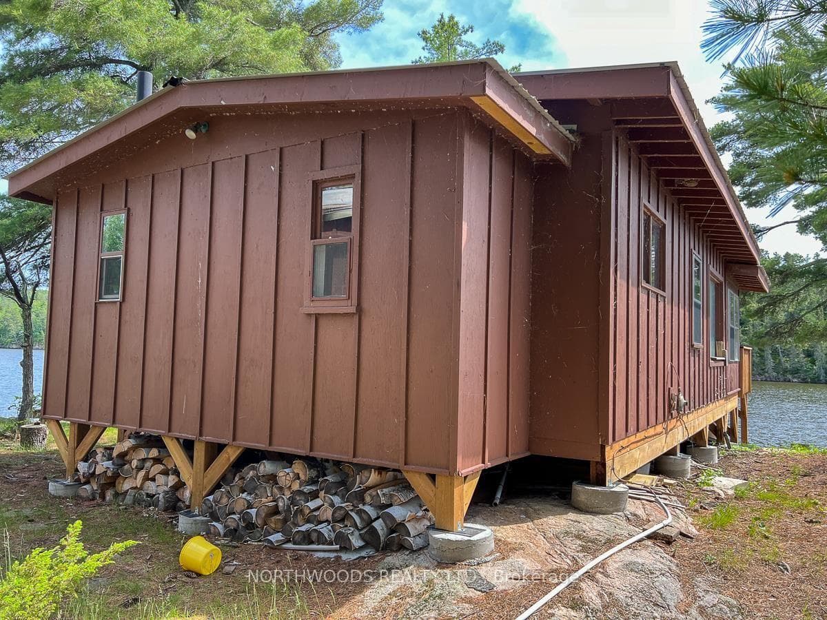 Island G2261 photo 14