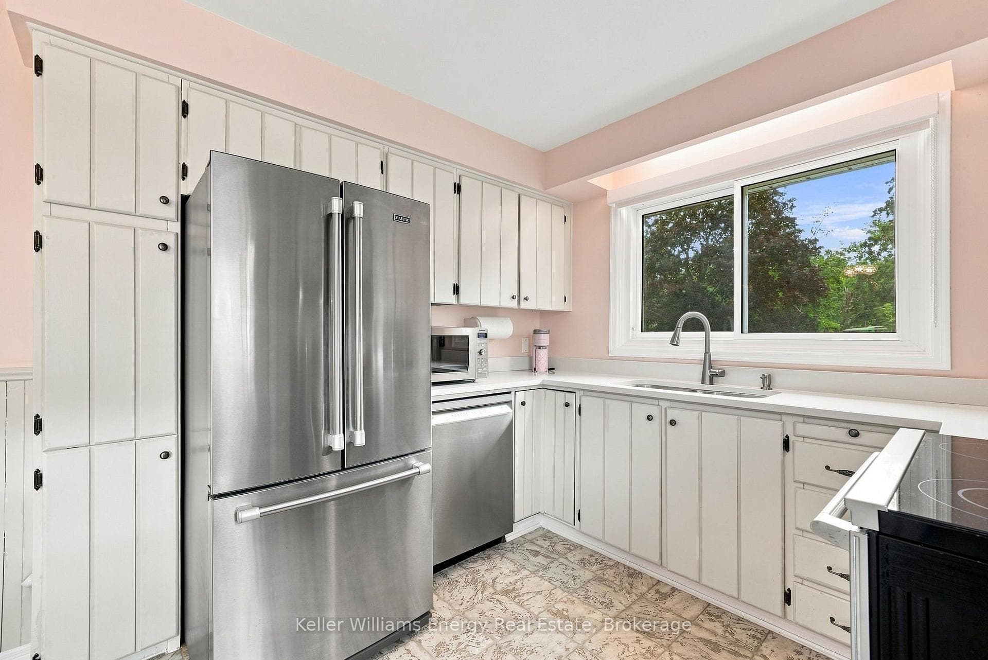 510 Charrington Avenue photo 4