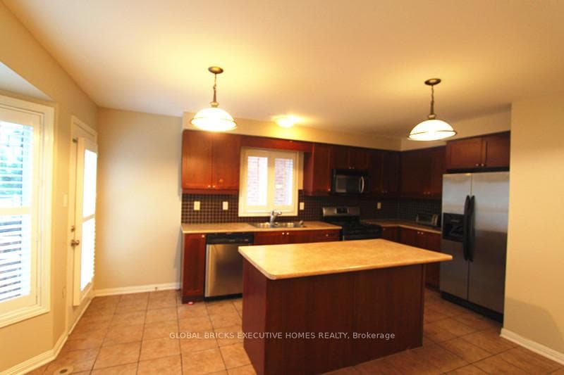 852 Hepburn Road photo 10