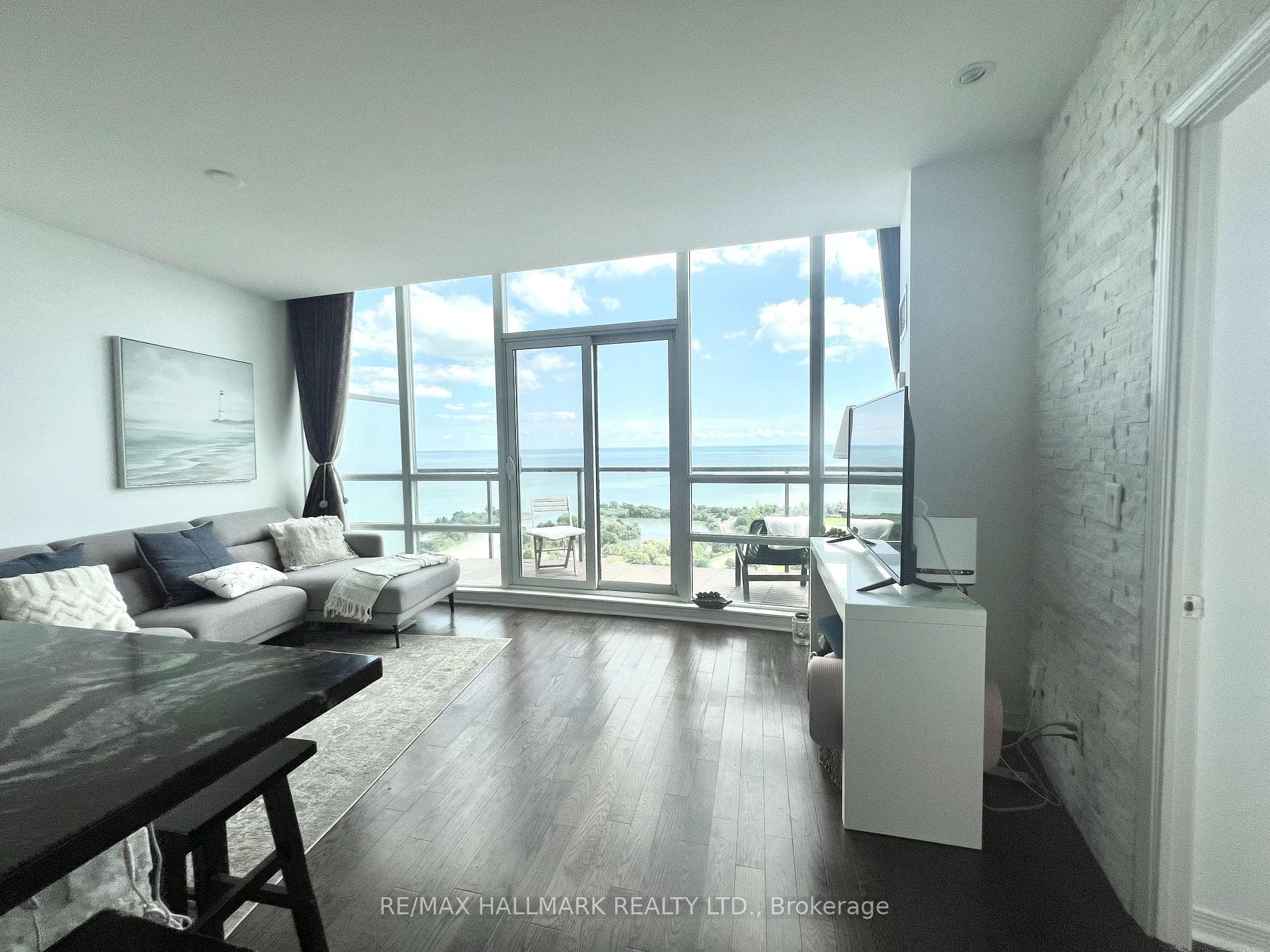 2240 Lake Shore Boulevard Unit 3208 photo 2