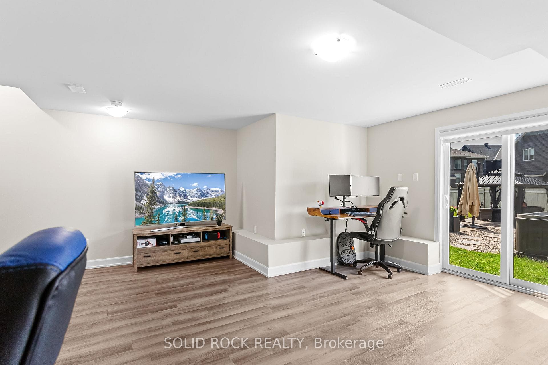 335 Grackle Street photo 32