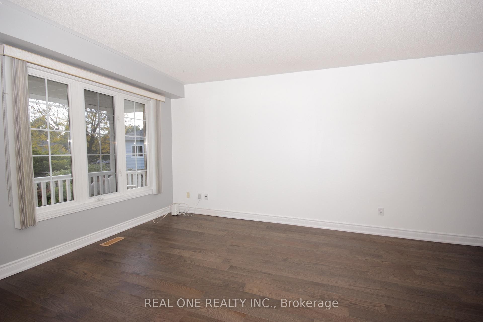 1145 Timberland Crescent photo 7