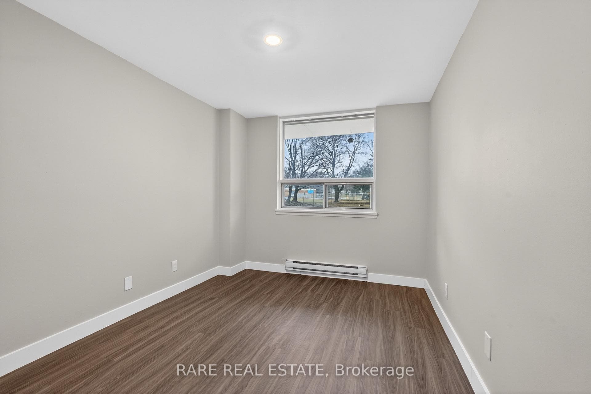 4340 Bloor Street Unit 103 photo 17
