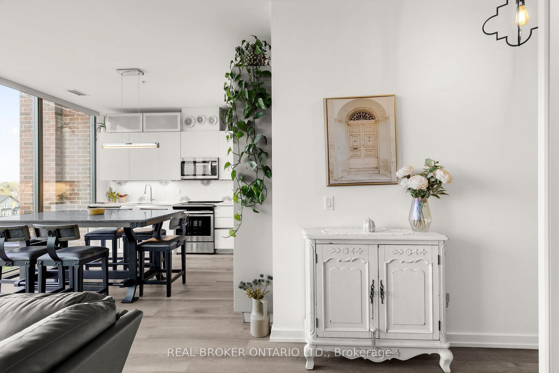 21 Matchedash Street Unit 321 photo 8
