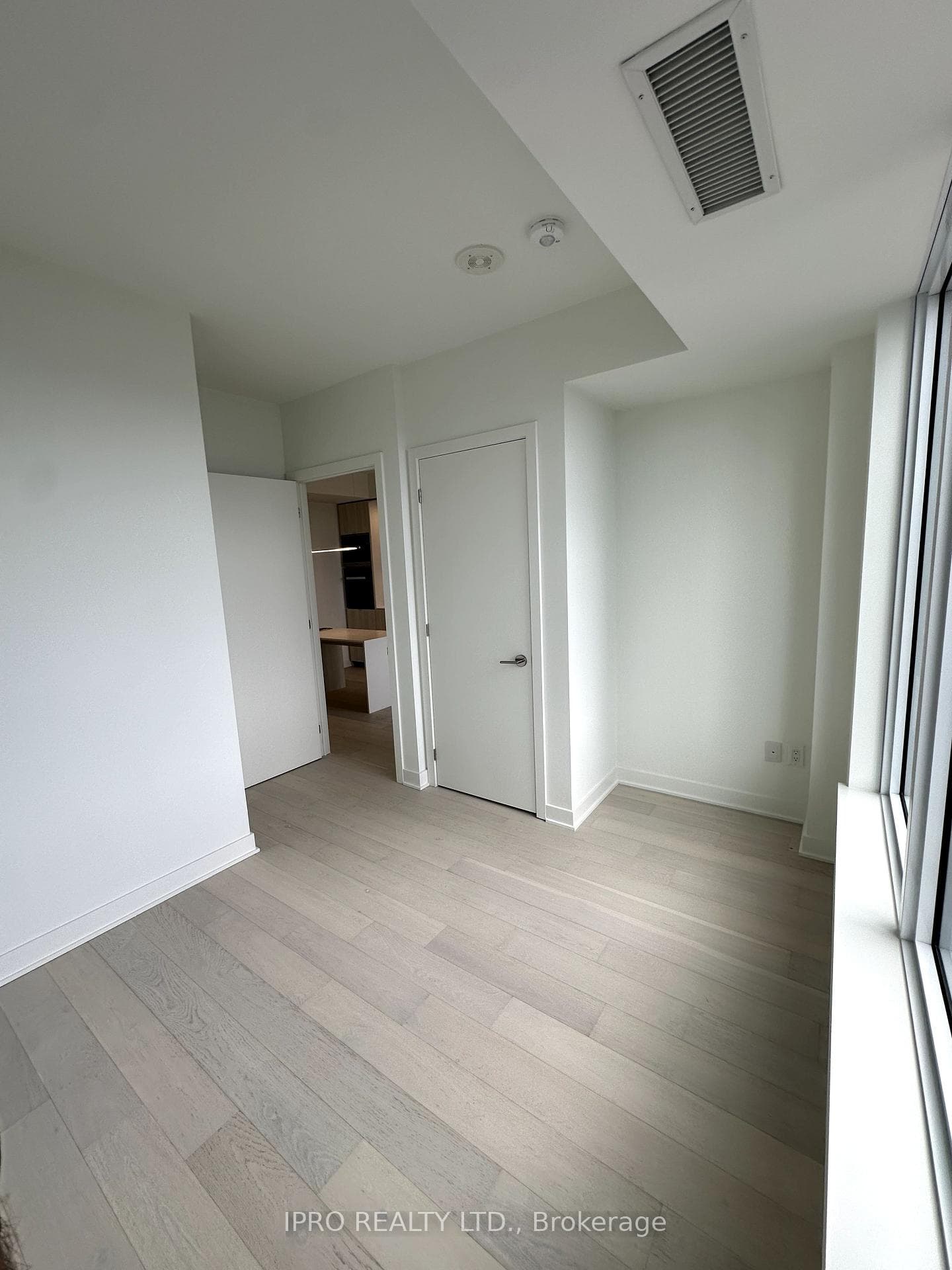 11 Yorkville Avenue Unit 3301 photo 5