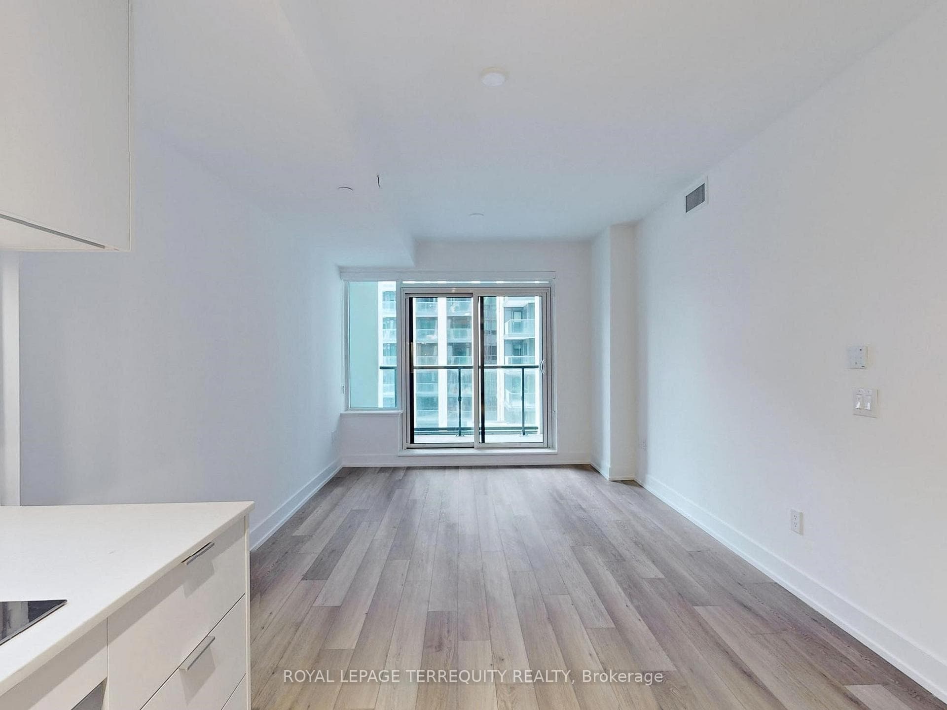 8 Cedarland Drive Unit 701 photo 9