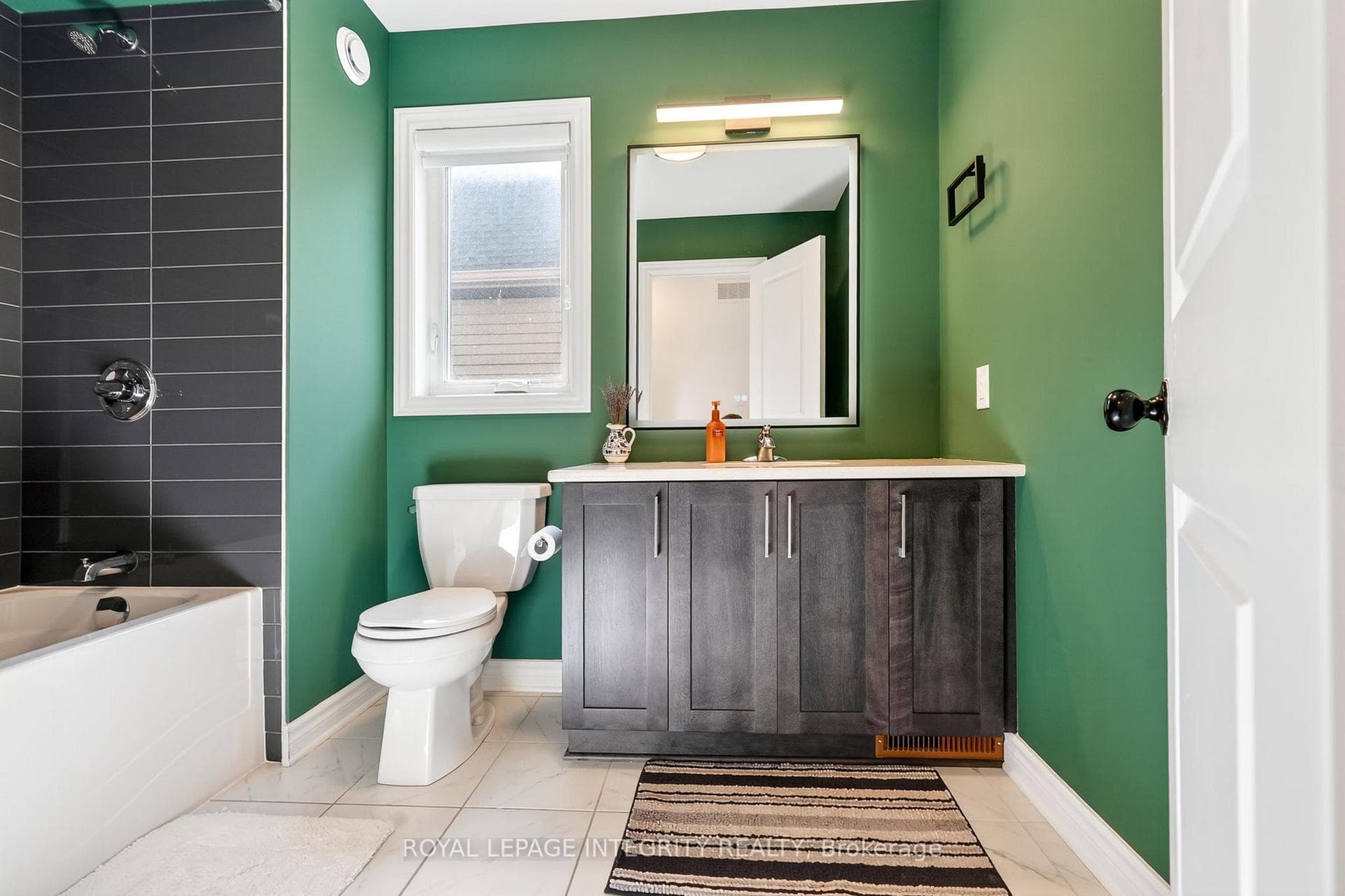 112 Jardiniere Street photo 28