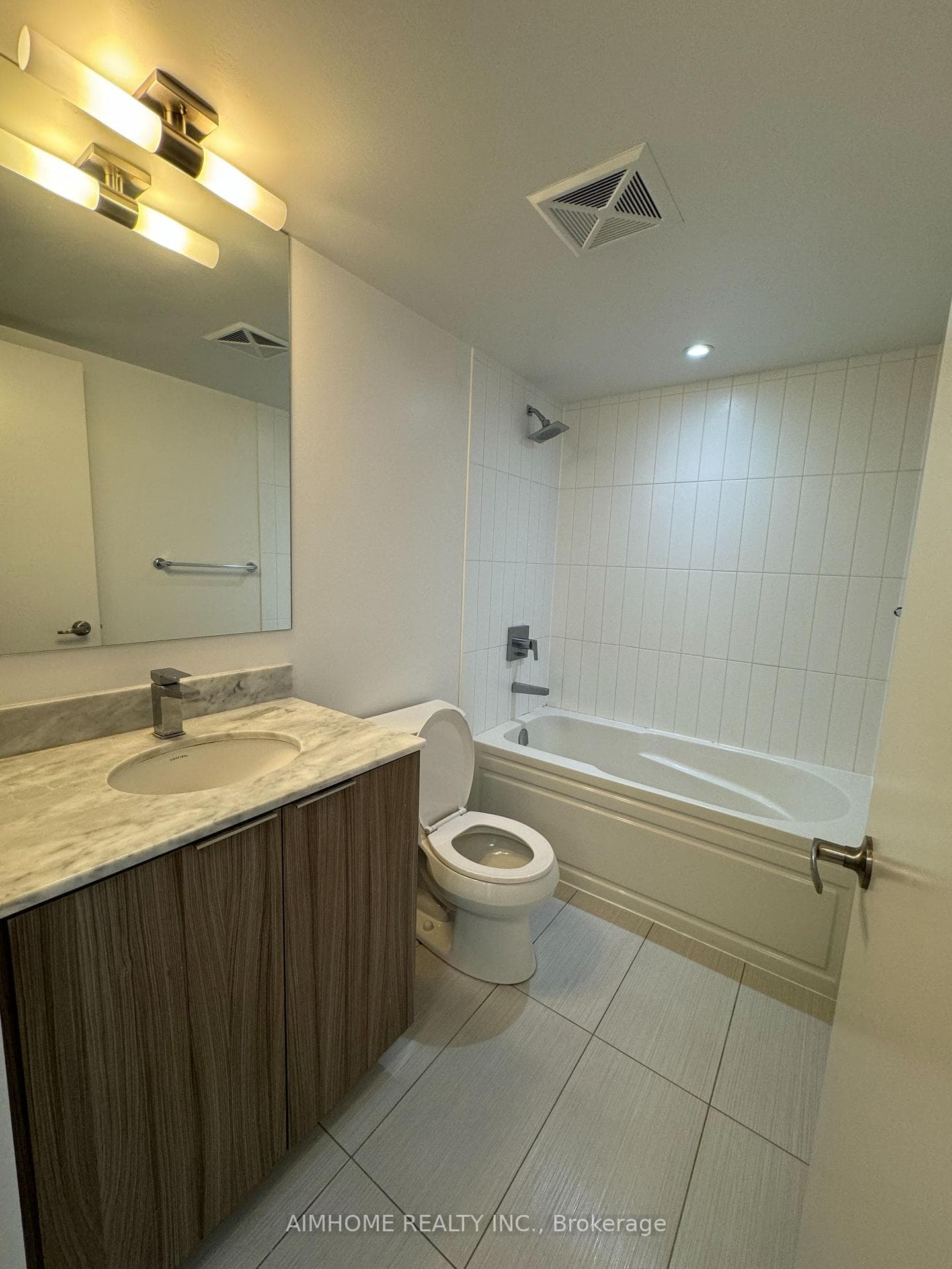 955 Bay Street Unit 1806 photo 6