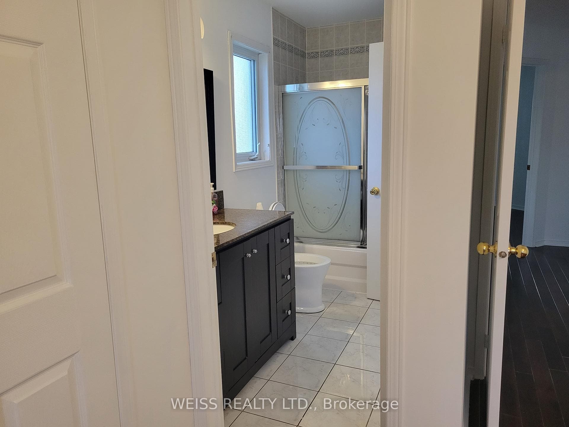 1068 Foxglove Place photo 8