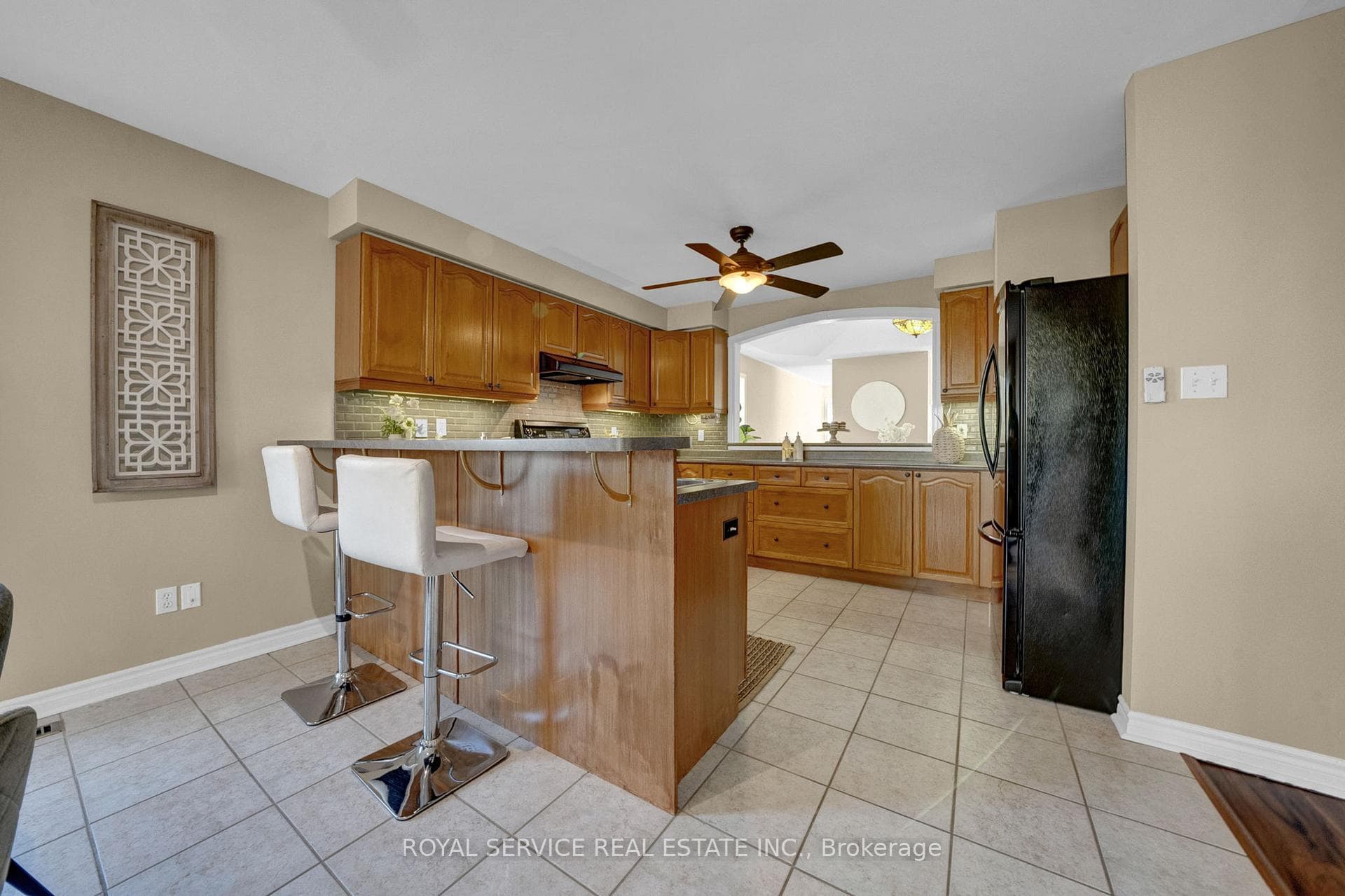 Breakfast Bar in Bright Kitchen