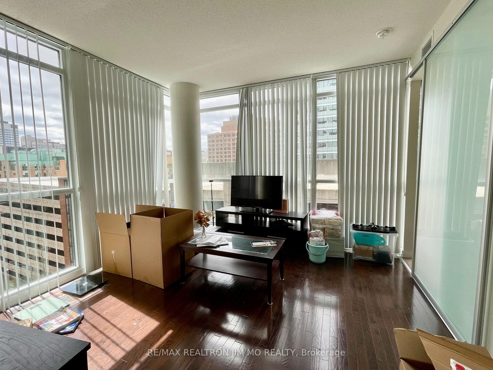 770 Bay Street Unit 710 photo 9