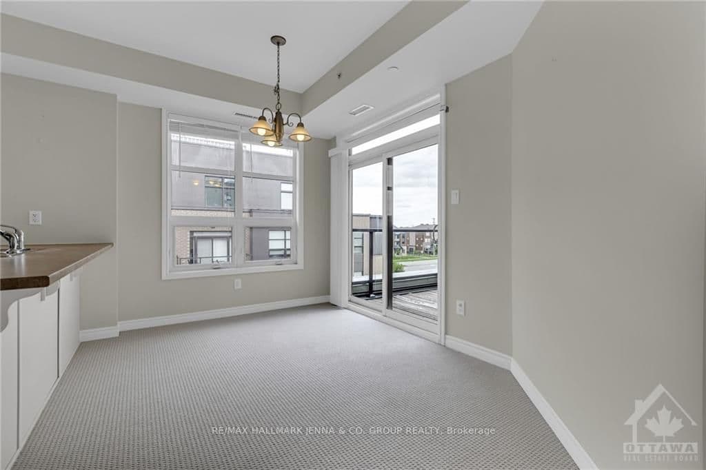 250 GLENROY GILBERT Drive Unit 304 photo 10
