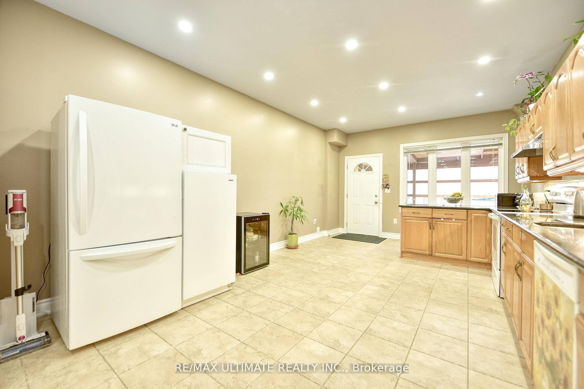 227 Earlscourt Avenue photo 6