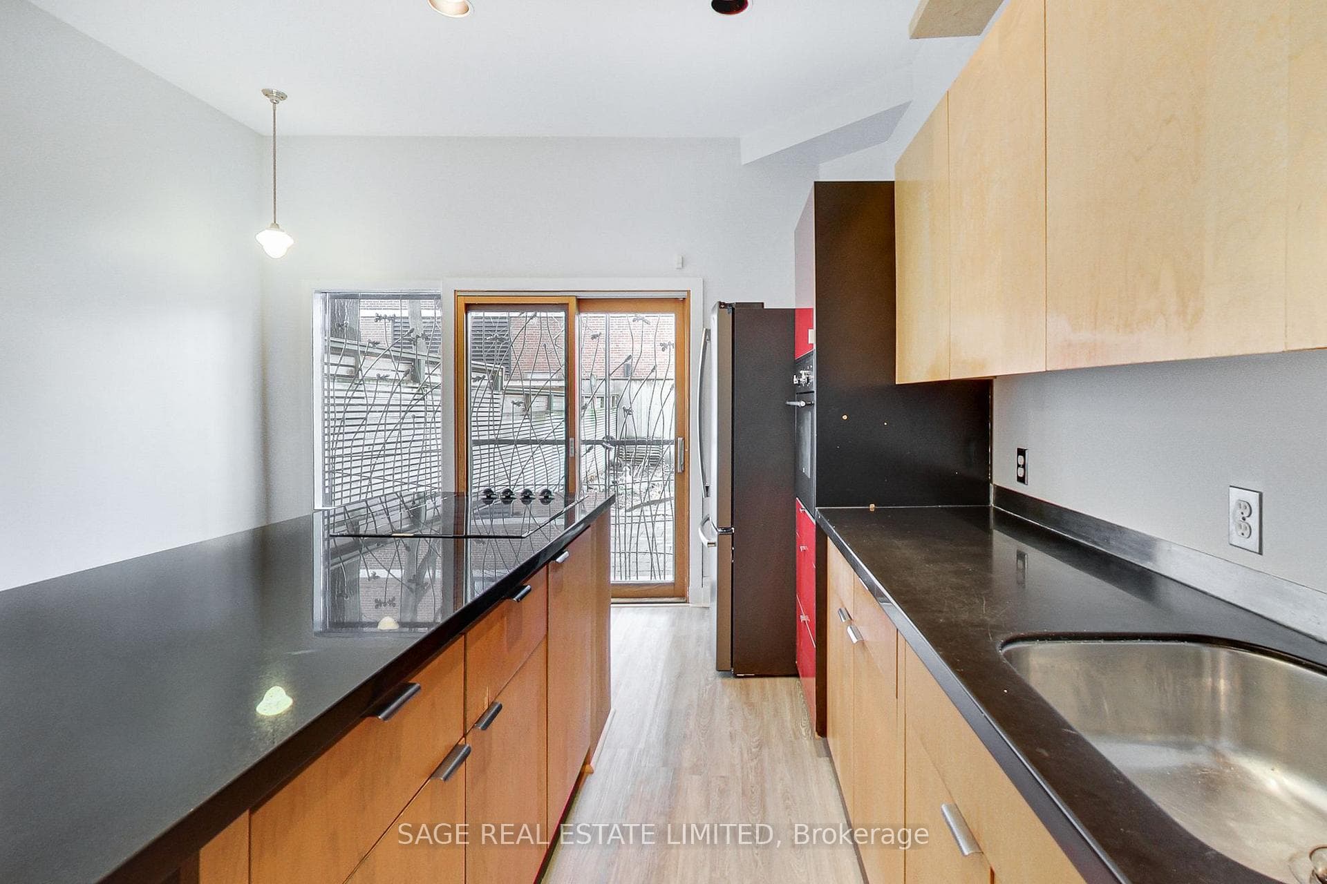104 Sumach Street photo 14