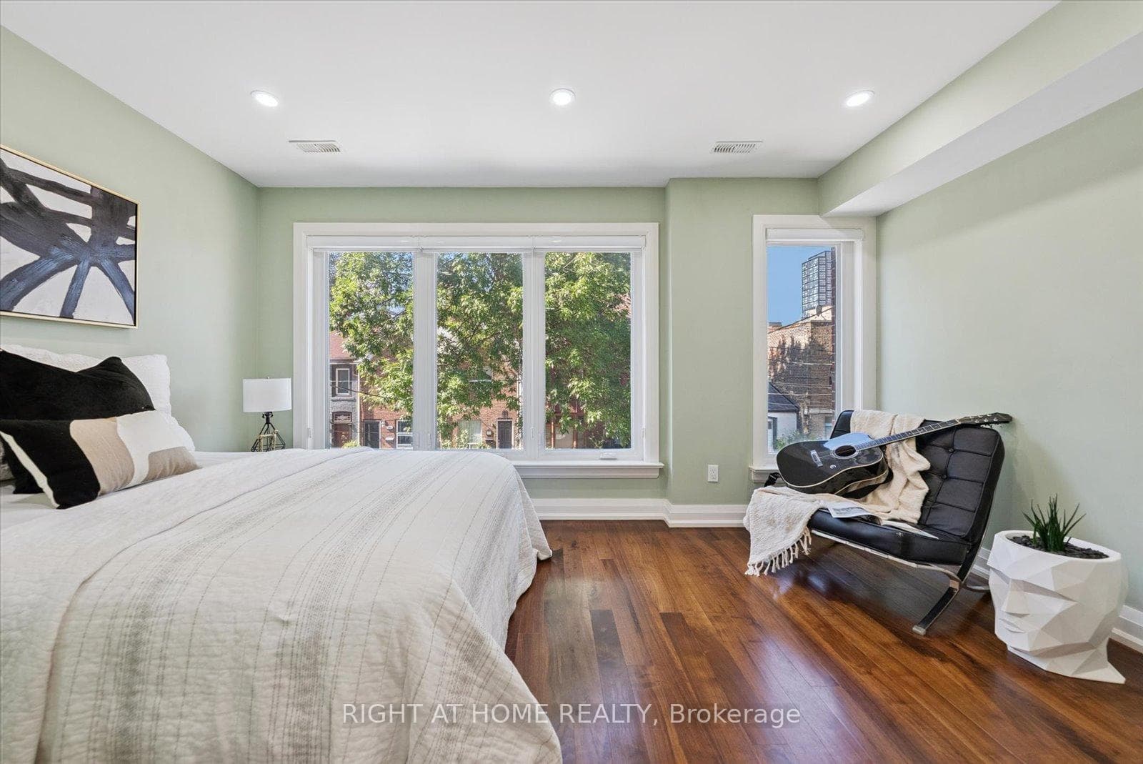265 Ontario Street photo 19