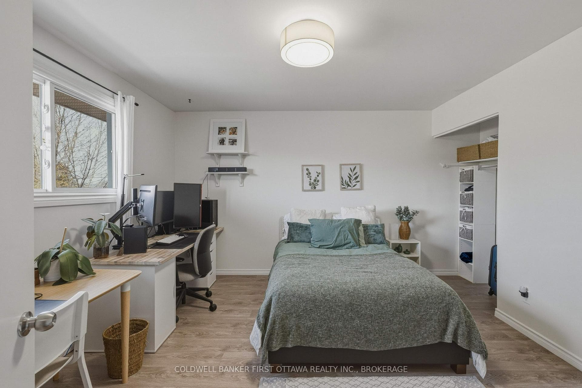 695 Laidlaw Crescent photo 25