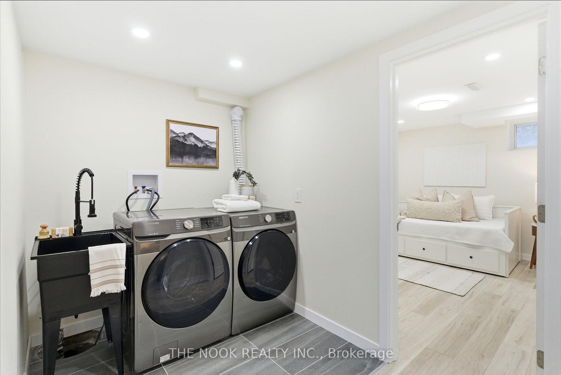 126 Abbott Boulevard photo 40