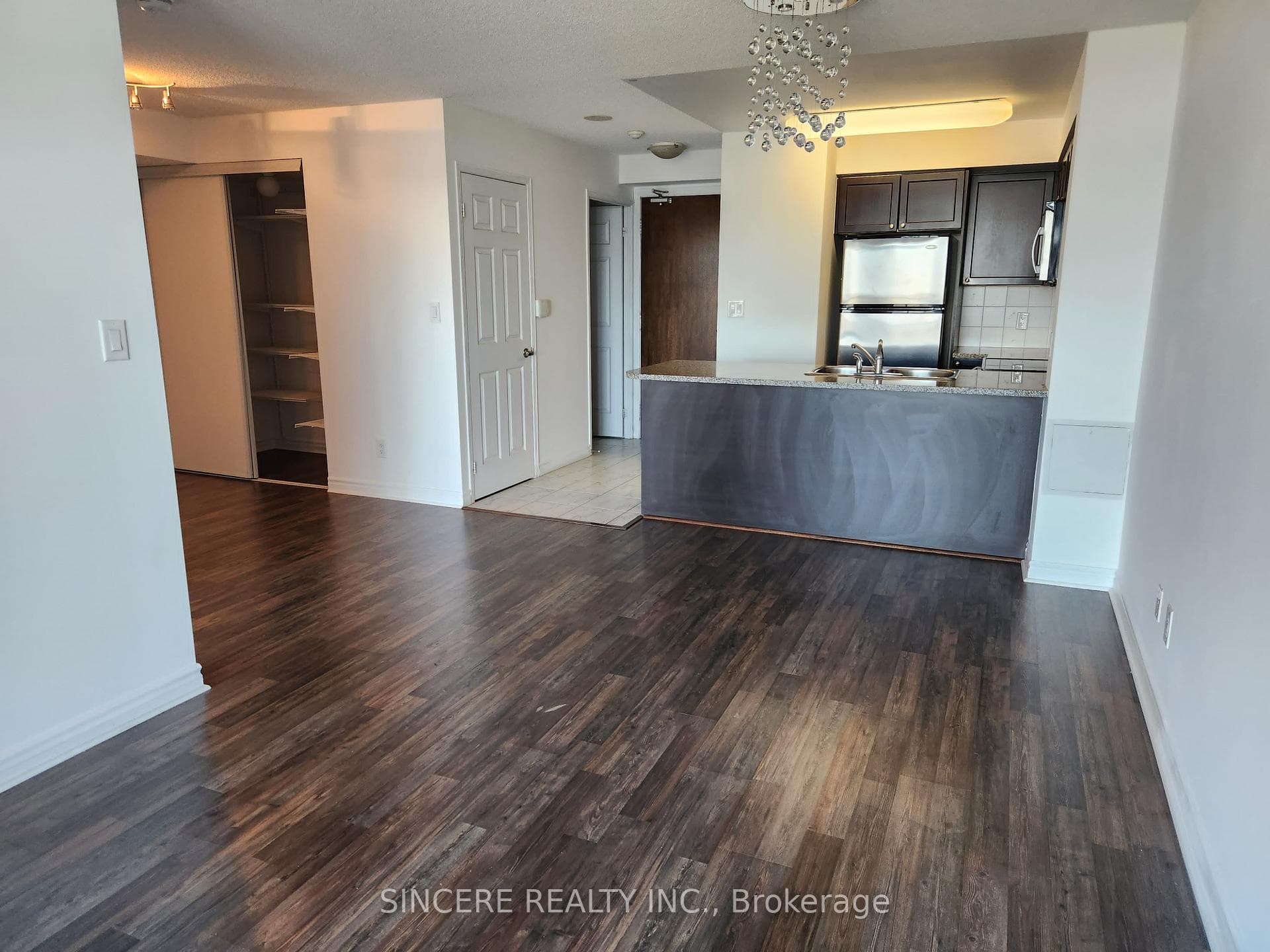 35 Hollywood Avenue Unit 1003 photo 3