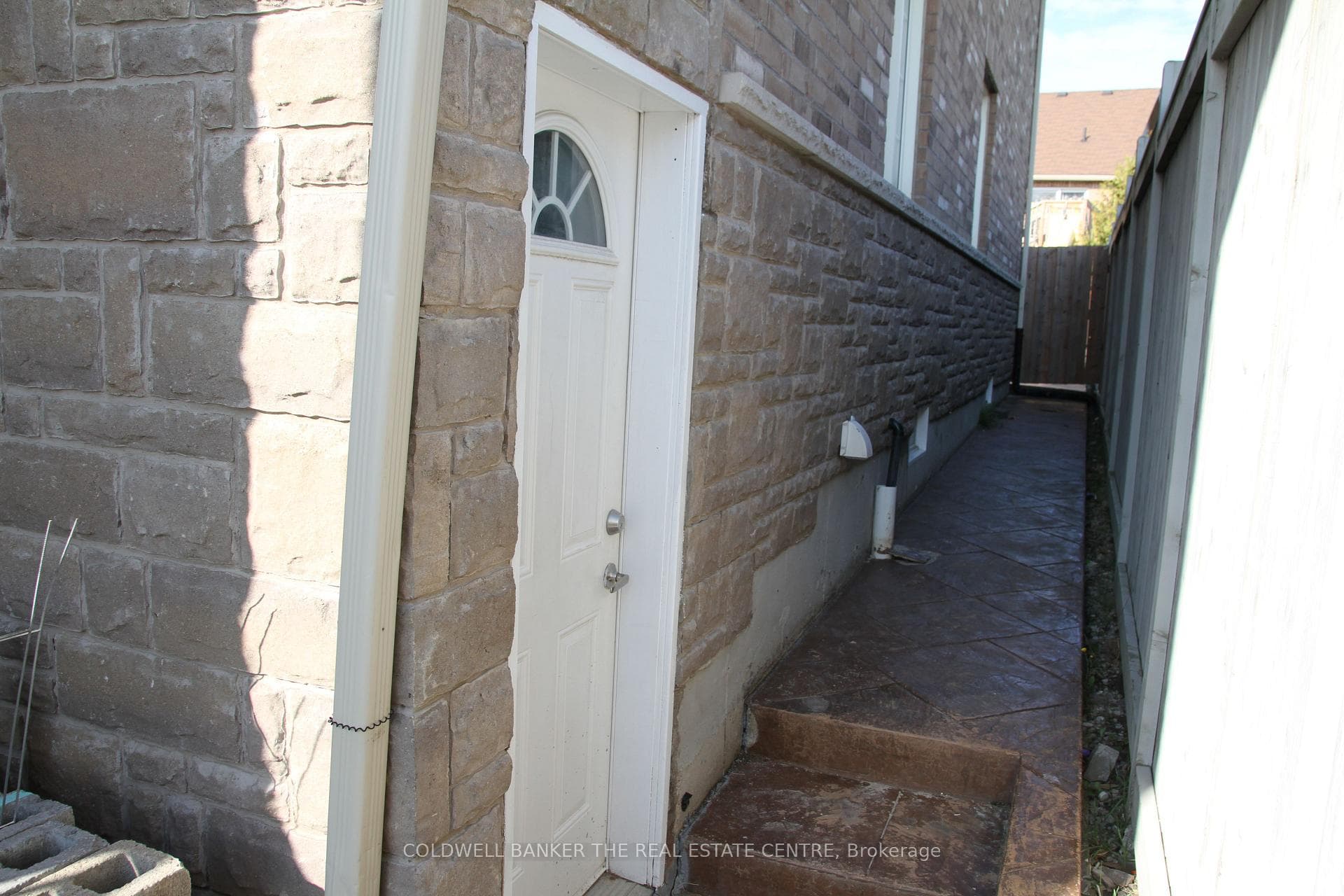 2096 Webster Boulevard photo 2
