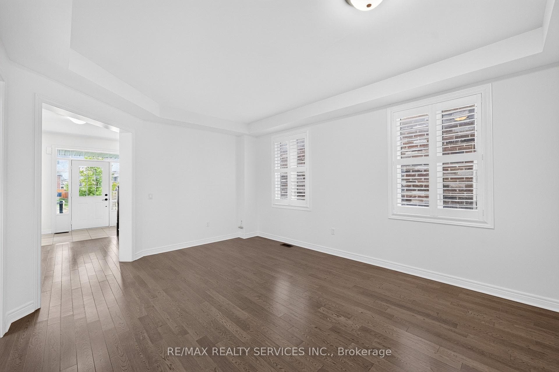 1149 Upper Thames Drive photo 9
