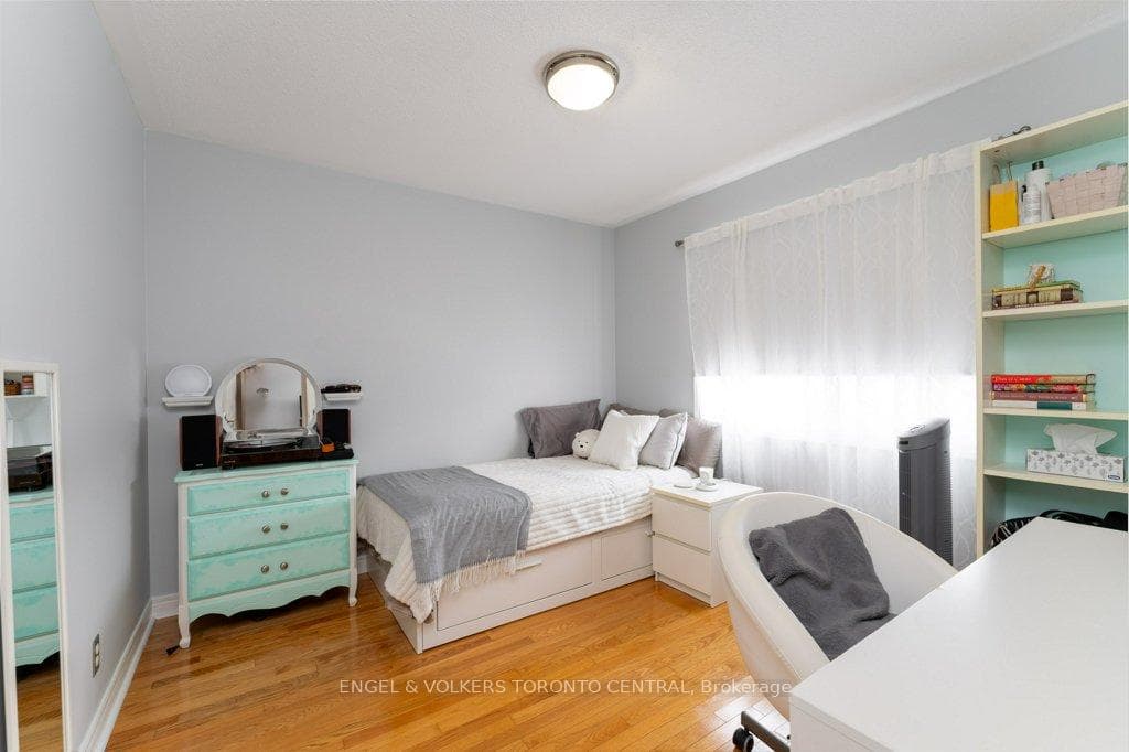 Bedroom 3 with Furniture