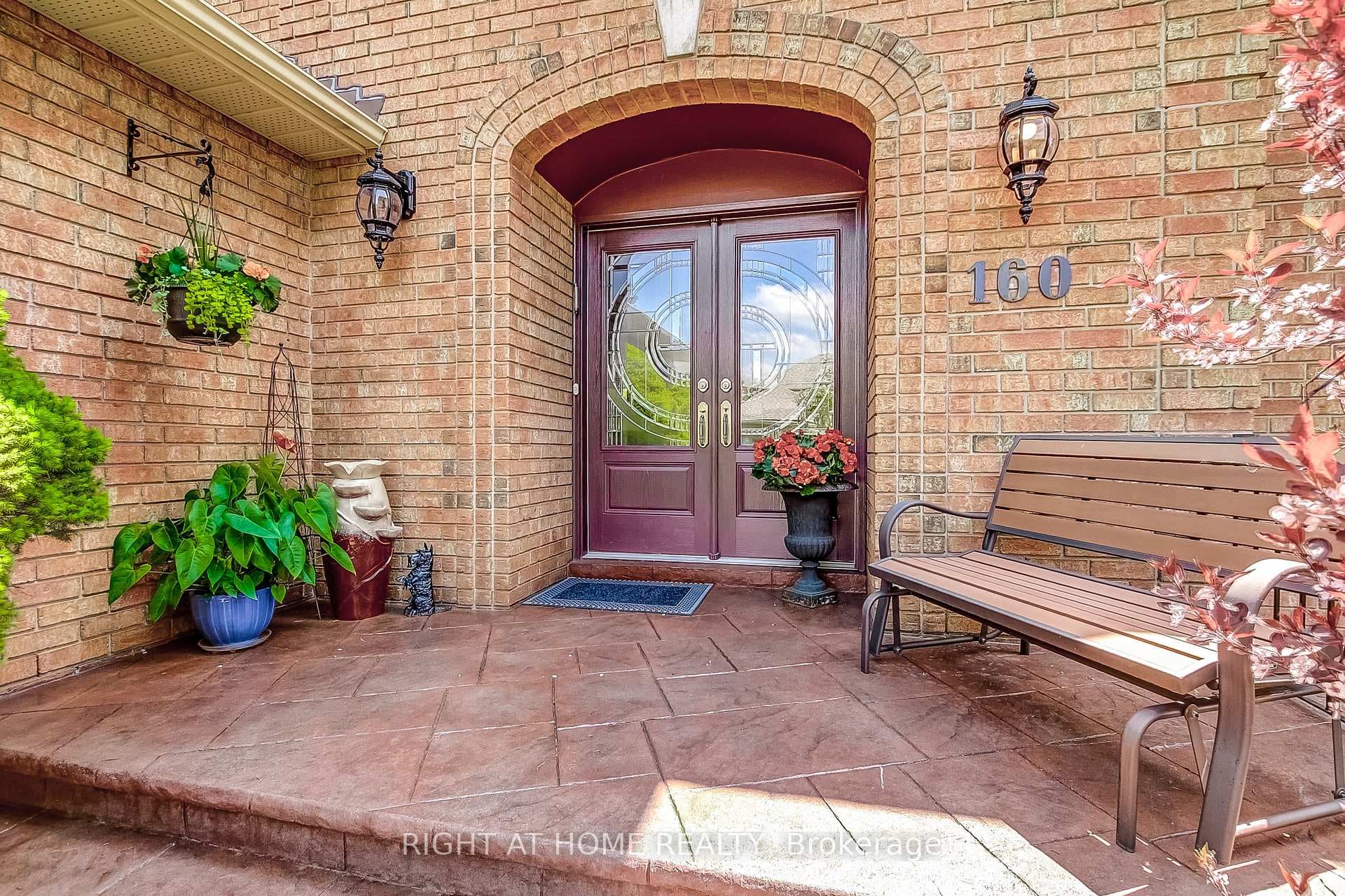 160 Rossmull Crescent photo 4