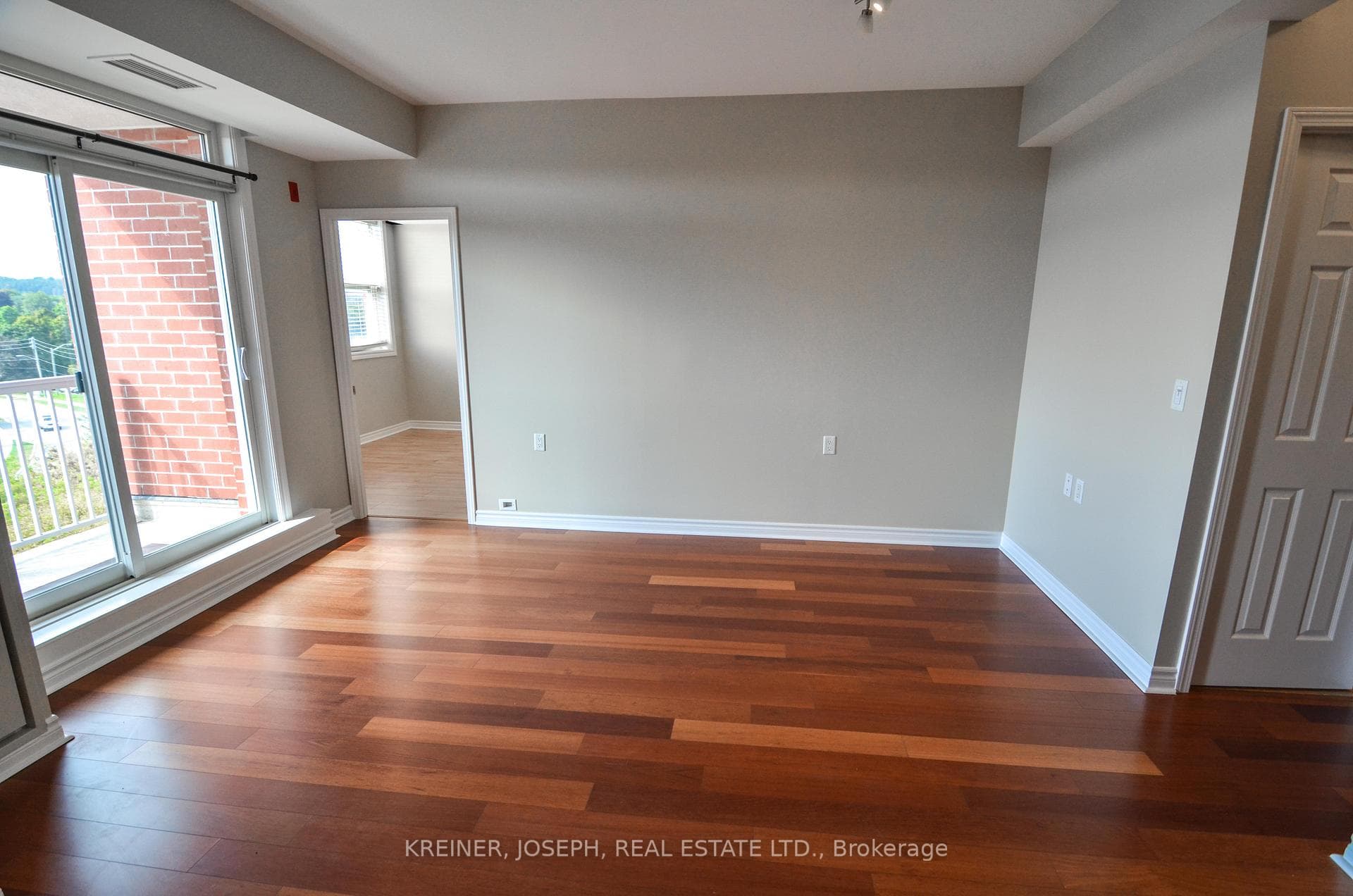 15450 Yonge Street Unit 404 photo 5