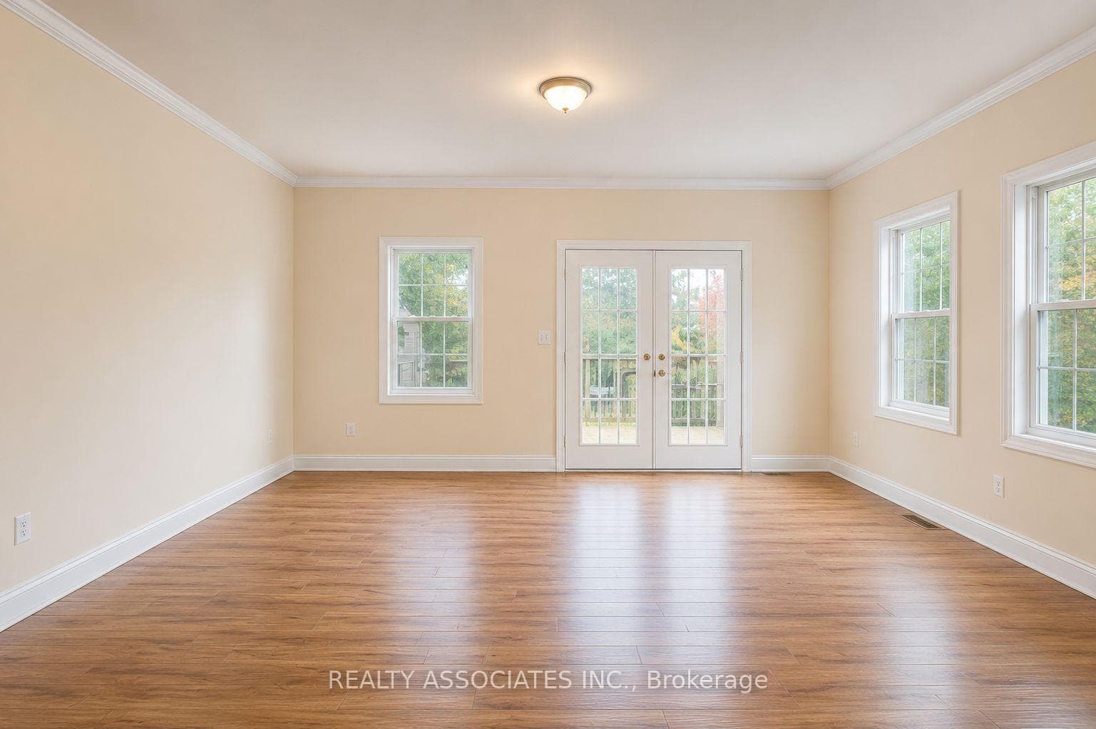 374 Irene Drive photo 4